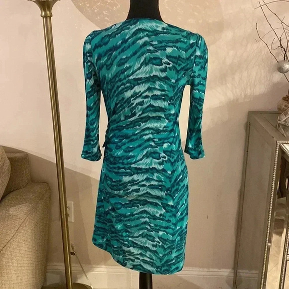 DIANE von Furstenberg 💯 % silk dress size 4 - Picture 4 of 5